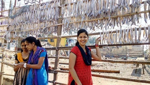 T.Y.B.Sc STUDENTS VISIT KEWDA BEACH FOR COLLECTION OF MARINE FISHES